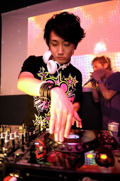 djshimamura_pic2012a.jpg